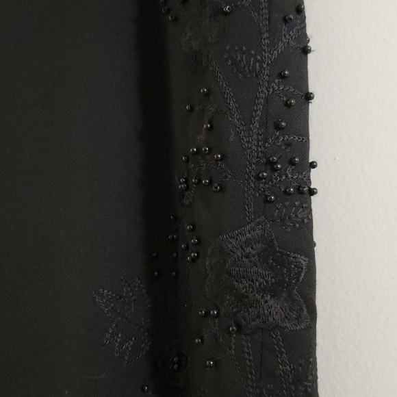 Pants with pretty embroidery on each side's length - Picture 2 of 6